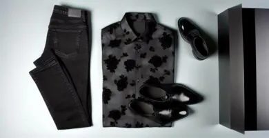 What Makes Black On Black Hawaiian Shirts a Great Choice for Stylish Outfits? 6 stylish black hawaiian shirts